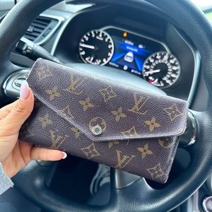 SARAH WALLET AUTHENTIC!!!!!